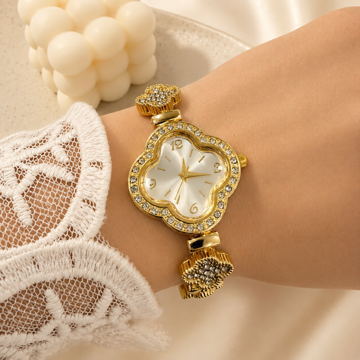 Reloj 1 blanco pulsera dorada