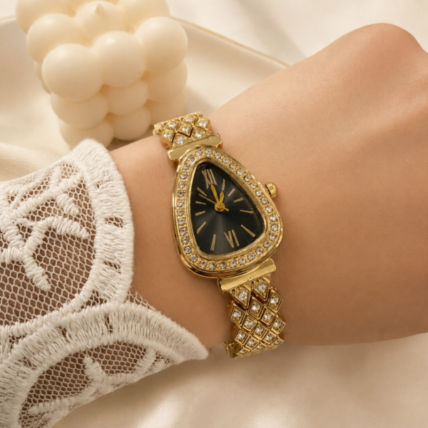 Reloj 5 negro pulsera dorada
