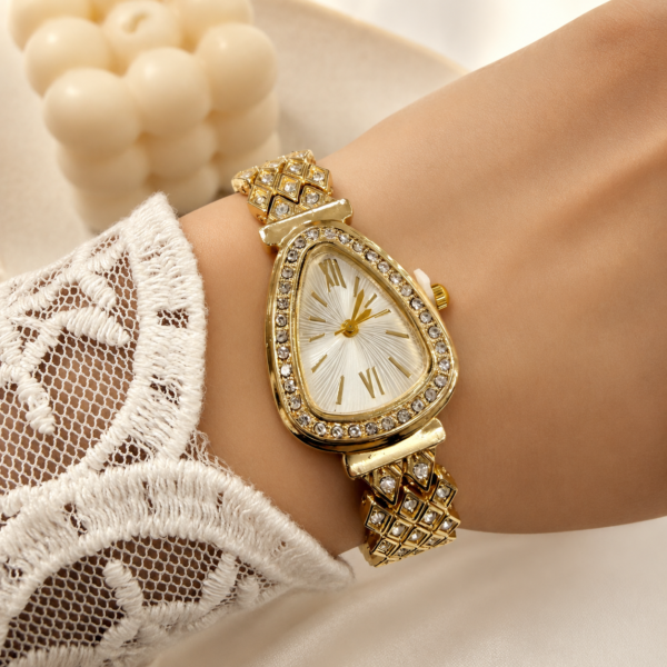 Reloj 5 blanco pulsera dorada