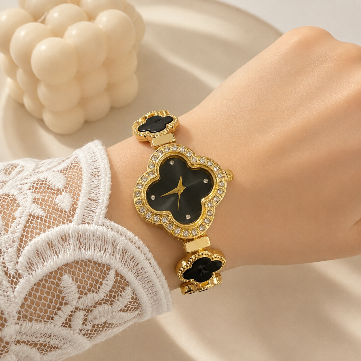 Reloj 2 negro pulsera dorada