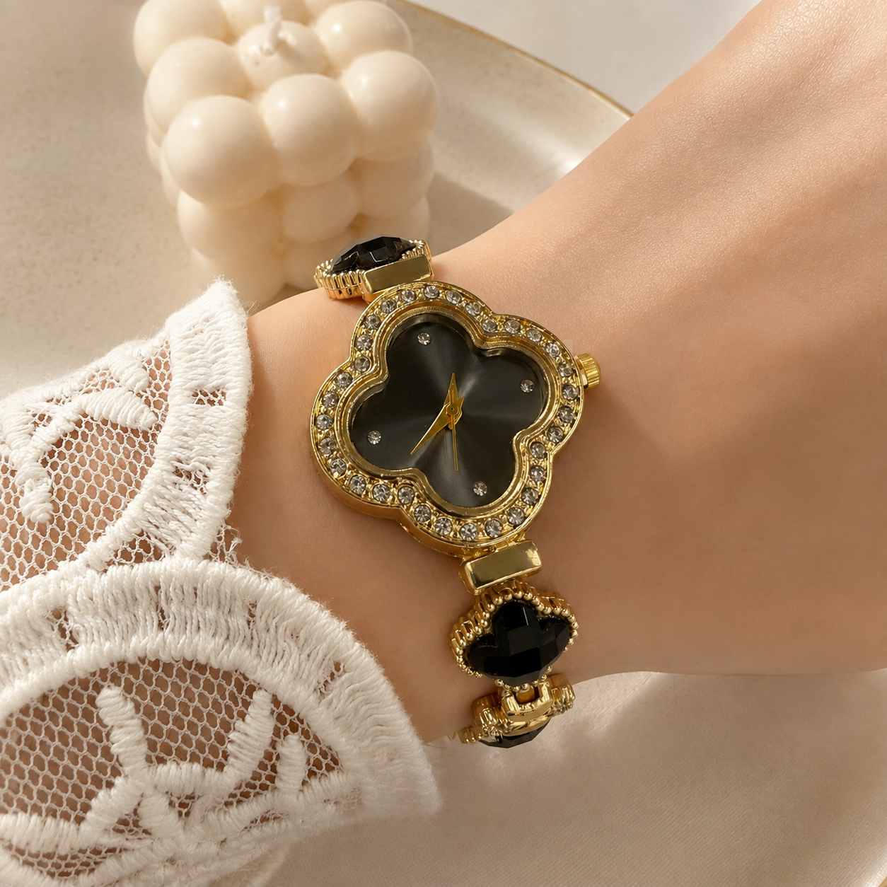 Reloj 3 negro pulsera dorada