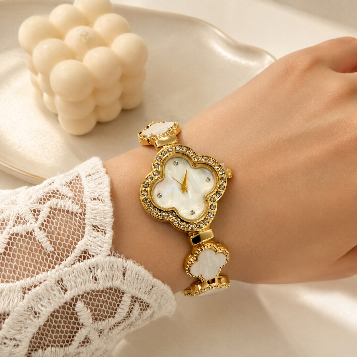Reloj 2 blanco pulsera dorada