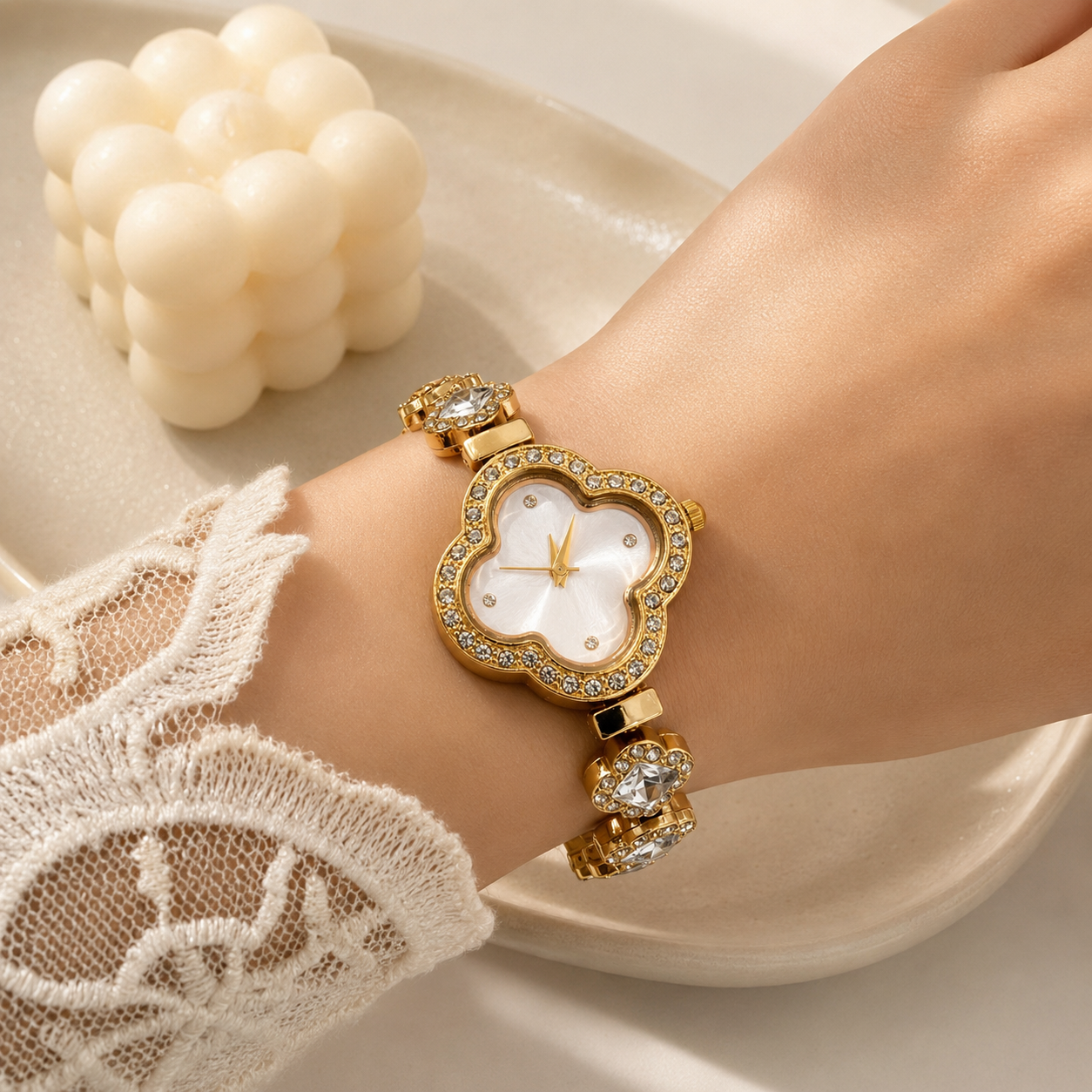Reloj 4 blanco pulsera dorada